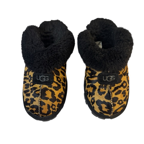 UGG Women’s Slippers Cheetah Print Black Shearling Fur Size 9 Cozy Animal - Picture 2 of 7